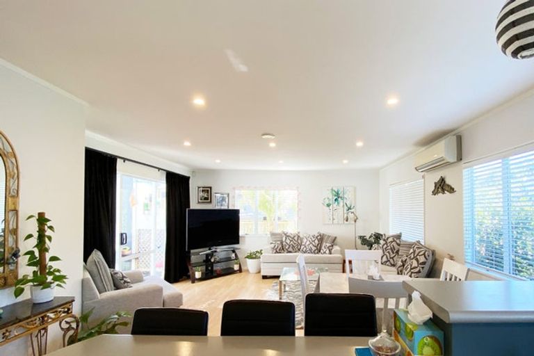 Photo of property in 60 De Quincey Terrace, Highland Park, Auckland, 2010