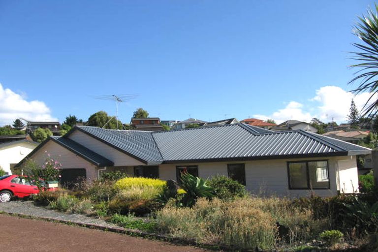 Photo of property in 29 Rifleman Rise, Unsworth Heights, Auckland, 0632