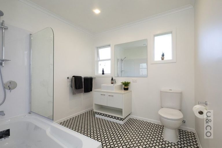 Photo of property in 407a Main Road, Huapai, Kumeu, 0810