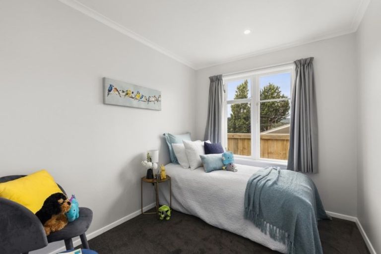 Photo of property in 129 Wainuiomata Road, Wainuiomata, Lower Hutt, 5014