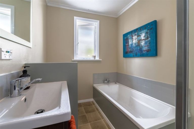 Photo of property in 2a Church Hill Road, Green Island, Dunedin, 9018