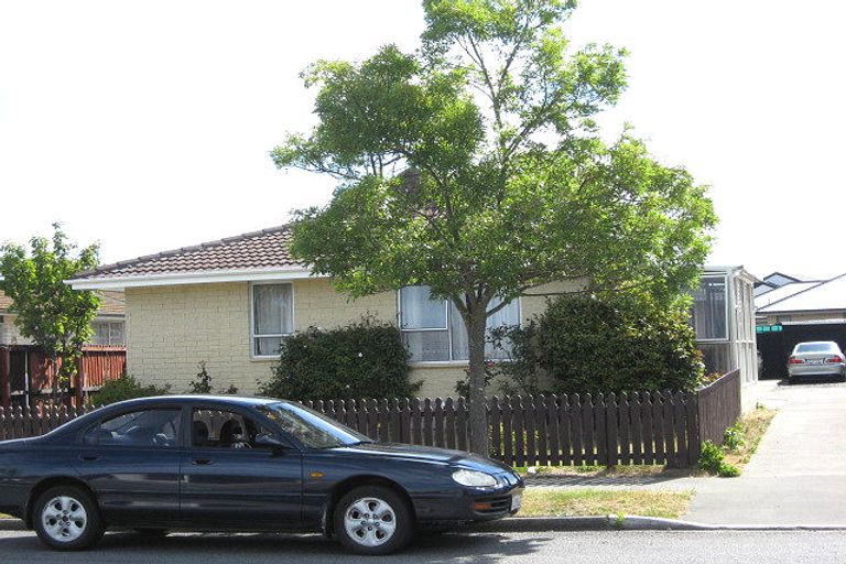 Photo of property in 2/99 Royal Park Drive, Parklands, Christchurch, 8083