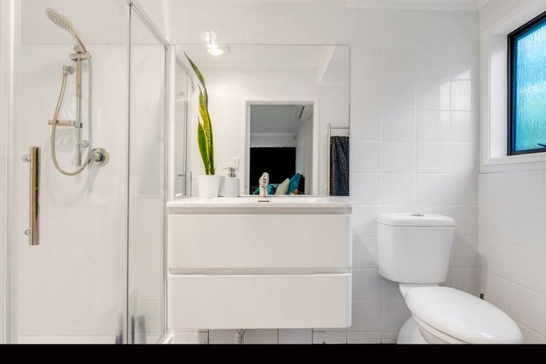 Photo of property in 21 Lastel Place, Shelly Park, Auckland, 2014