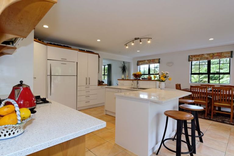 Photo of property in 34 Napuka Road, Henderson Valley, Auckland, 0612