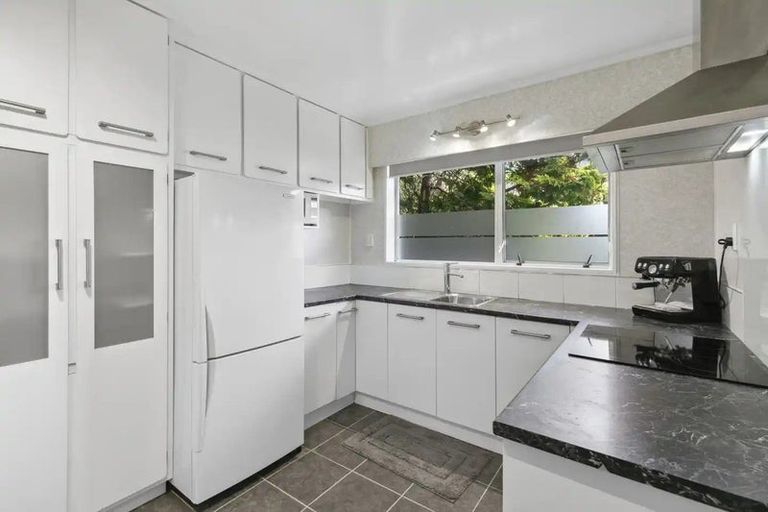 Photo of property in Standen Court, 1/90 Karori Road, Karori, Wellington, 6012