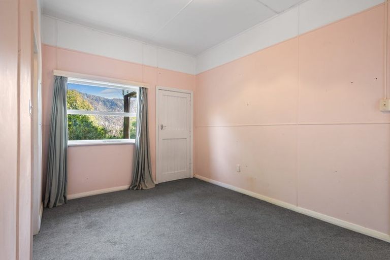Photo of property in 126 Wellington Street, Picton, 7220