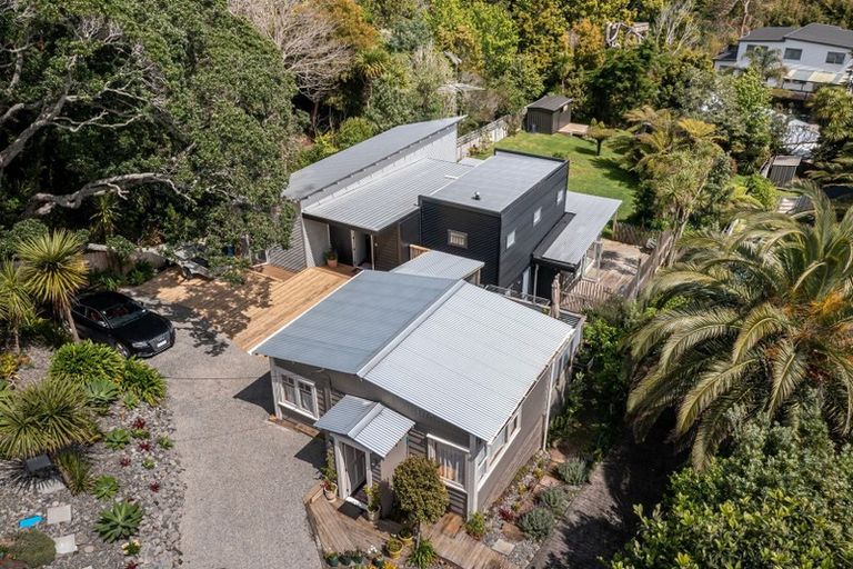 Photo of property in 890 Beach Road, Waiake, Auckland, 0630