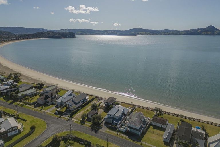 Photo of property in 135 Captain Cook Road, Cooks Beach, Whitianga, 3591