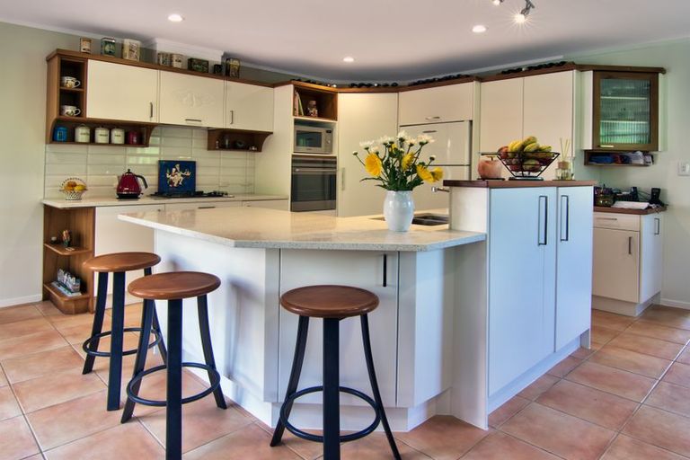 Photo of property in 34 Napuka Road, Henderson Valley, Auckland, 0612