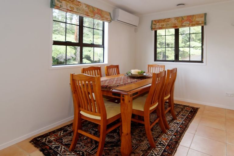 Photo of property in 34 Napuka Road, Henderson Valley, Auckland, 0612