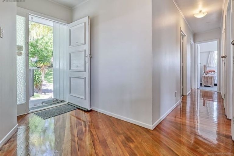 Photo of property in 140 Edmonton Road, Te Atatu South, Auckland, 0610