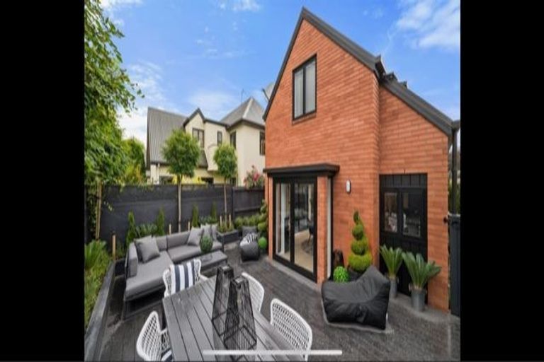 Photo of property in 2/19 Kilmarnock Street, Riccarton, Christchurch, 8011