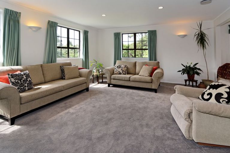 Photo of property in 34 Napuka Road, Henderson Valley, Auckland, 0612