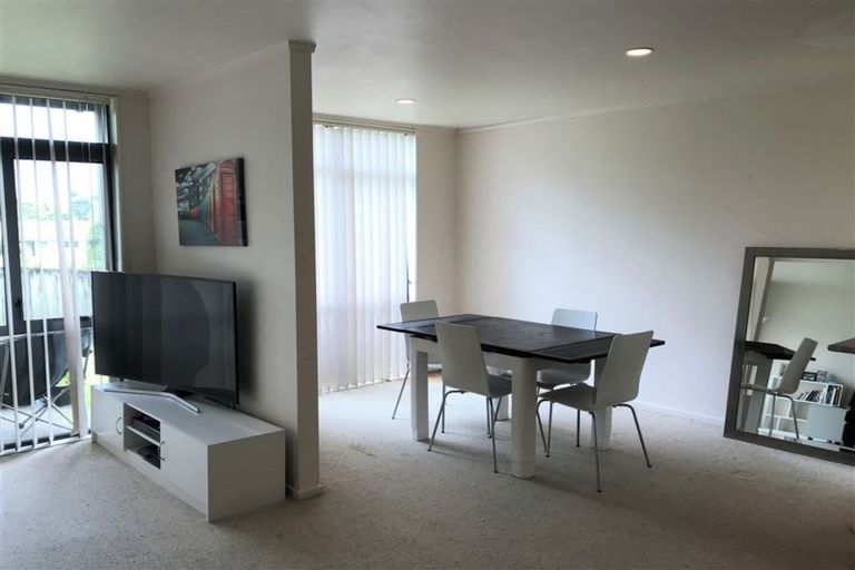 Photo of property in 8/61a Birkdale Road, Birkdale, Auckland, 0626