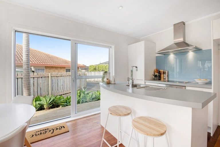 Photo of property in 16 Ross Crescent, Orewa, 0931