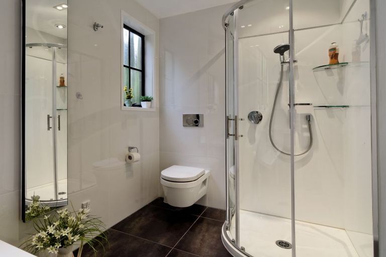 Photo of property in 34 Napuka Road, Henderson Valley, Auckland, 0612