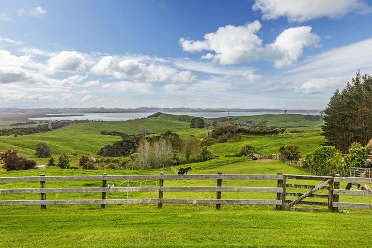 Photo of property in 215 Oyster Point Road, Kaukapakapa, Warkworth, 0984