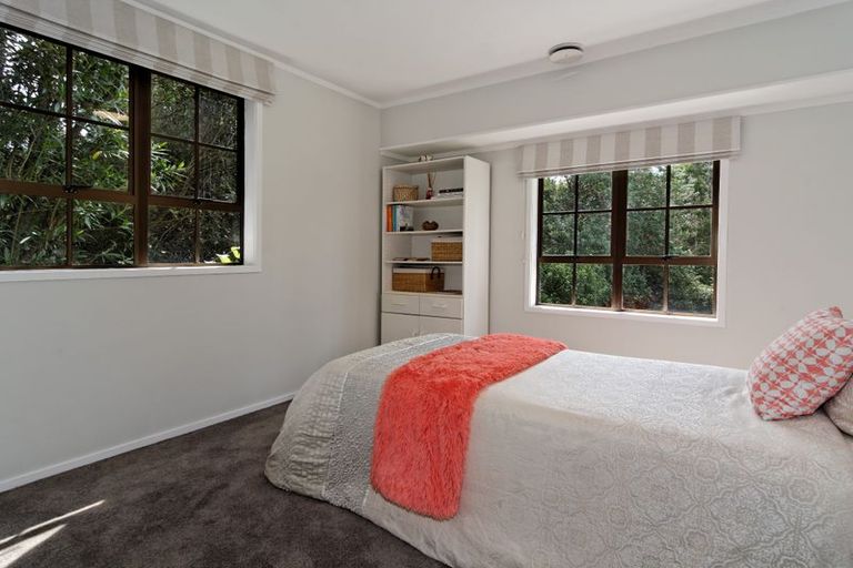 Photo of property in 34 Napuka Road, Henderson Valley, Auckland, 0612