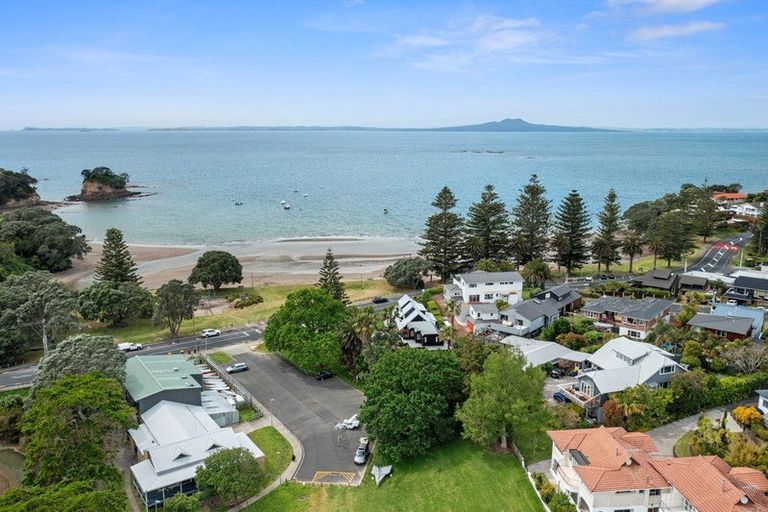 Photo of property in 2/946 Beach Road, Waiake, Auckland, 0630
