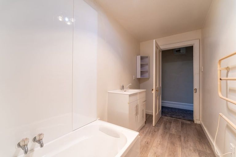 Photo of property in 92-98 High Street, Waimate, 7924