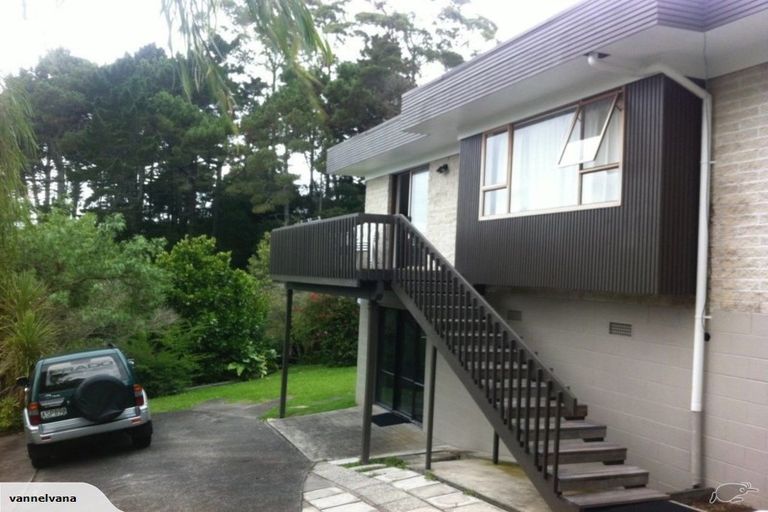Photo of property in 2/16 Malters Place, Browns Bay, Auckland, 0630