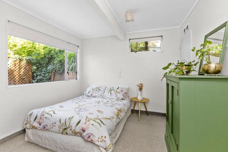 Photo of property in 6 Little Burke Street, Hospital Hill, Napier, 4110