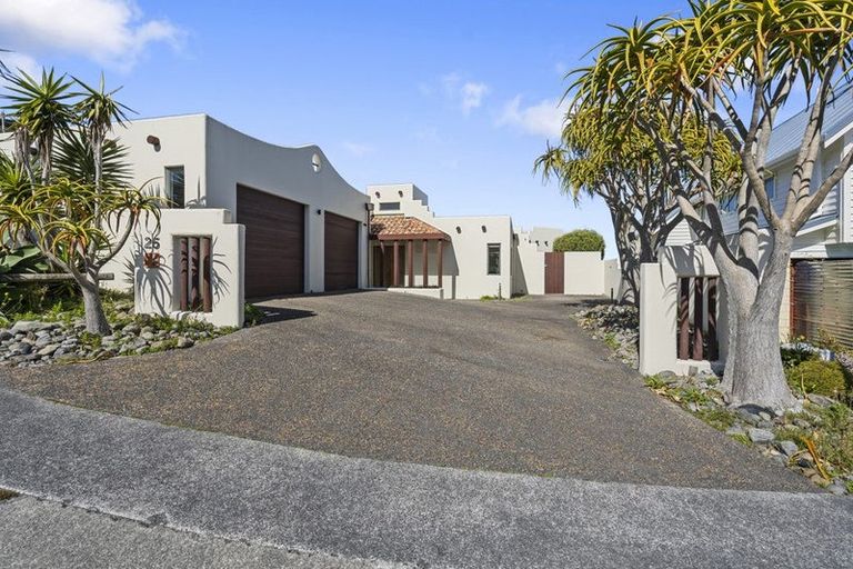 Photo of property in 25 Jordan Street, Island Bay, Wellington, 6023