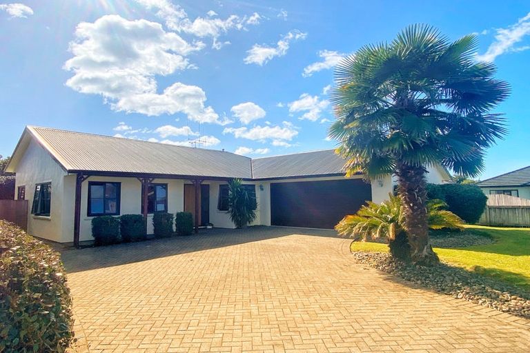 Photo of property in 15 Buckingham Place, Rototuna North, Hamilton, 3210
