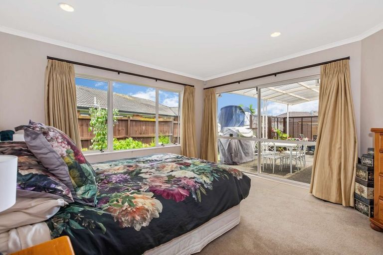 Photo of property in 34 Bellshill Close, Wattle Downs, Auckland, 2103