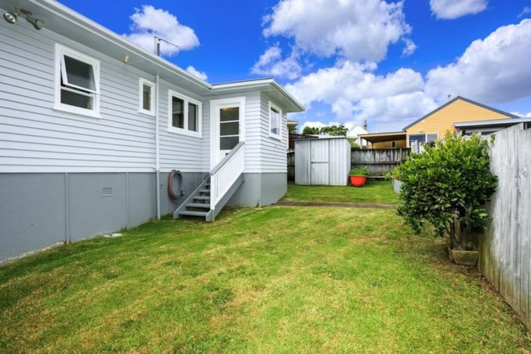Photo of property in 6 Japonica Drive, Beach Haven, Auckland, 0626