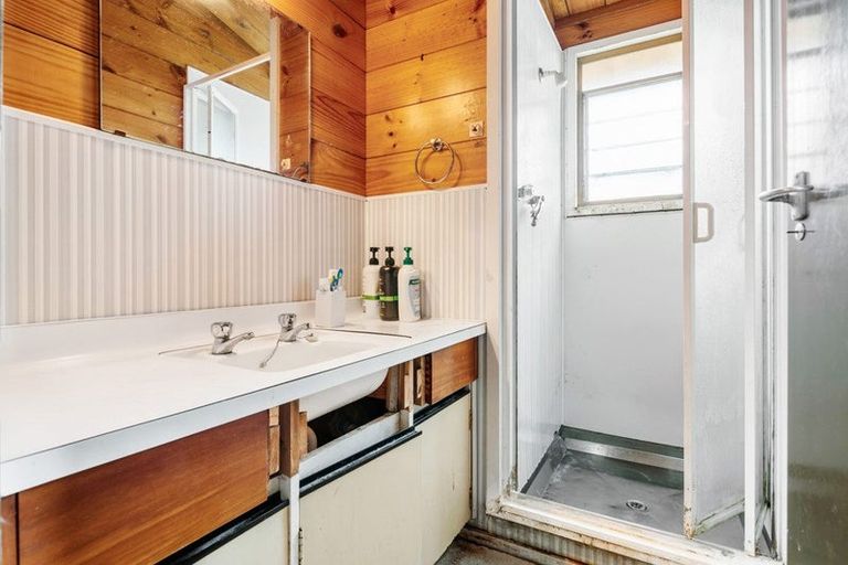 Photo of property in 116a Sandspit Road, Waiuku, 2123