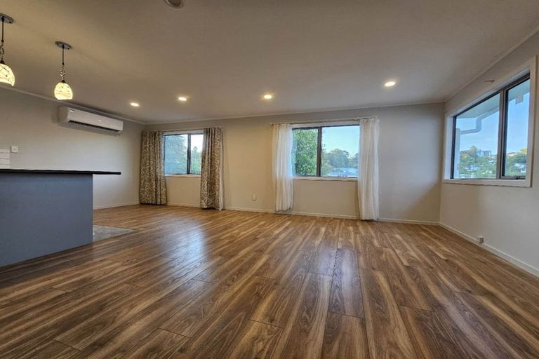 Photo of property in 3 Arde Place, Massey, Auckland, 0614