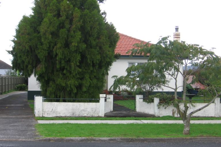 Photo of property in 35 Seddon Avenue, Papatoetoe, Auckland, 2104