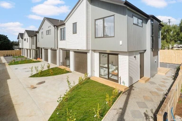 Photo of property in 1/149 Tirimoana Road, Te Atatu South, Auckland, 0602