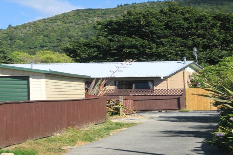 Photo of property in 14 Edmund Lomas Grove, Birchville, Upper Hutt, 5018