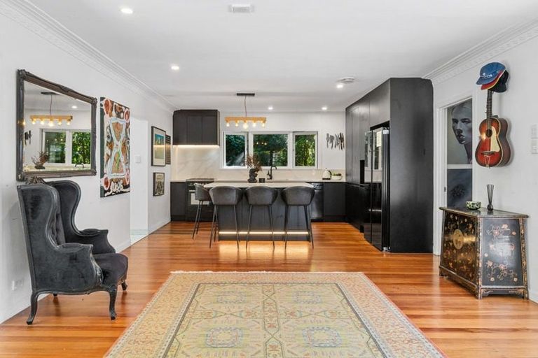 Photo of property in 31 Valley Road, Titirangi, Auckland, 0604