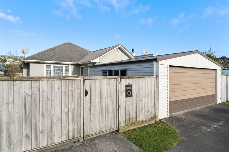 Photo of property in 10 Cambridge Street, Tawa, Wellington, 5028