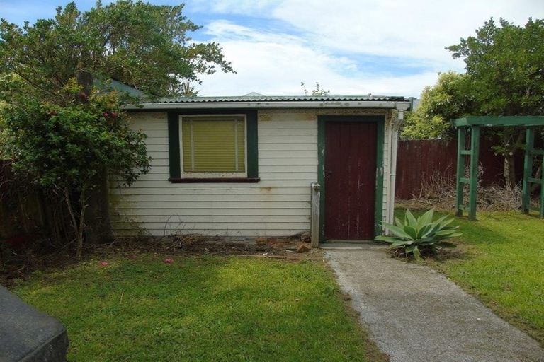 Photo of property in 83 Eden Street, Island Bay, Wellington, 6023