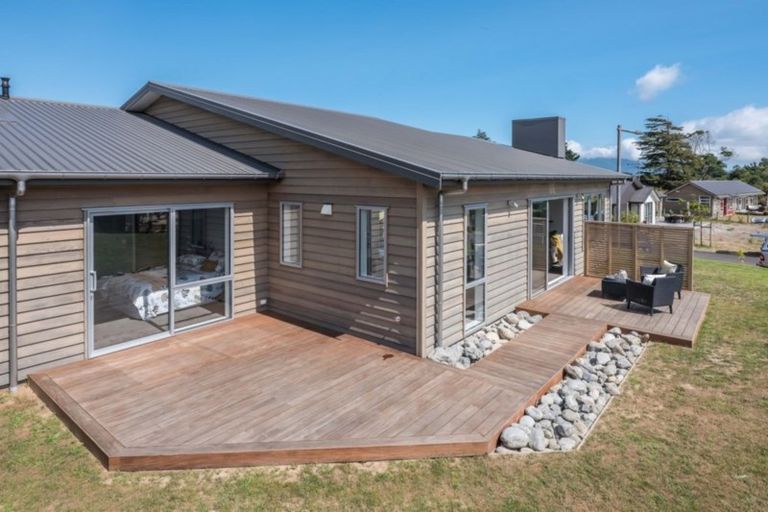 Photo of property in 1 Lamont Place, Waikanae, 5036
