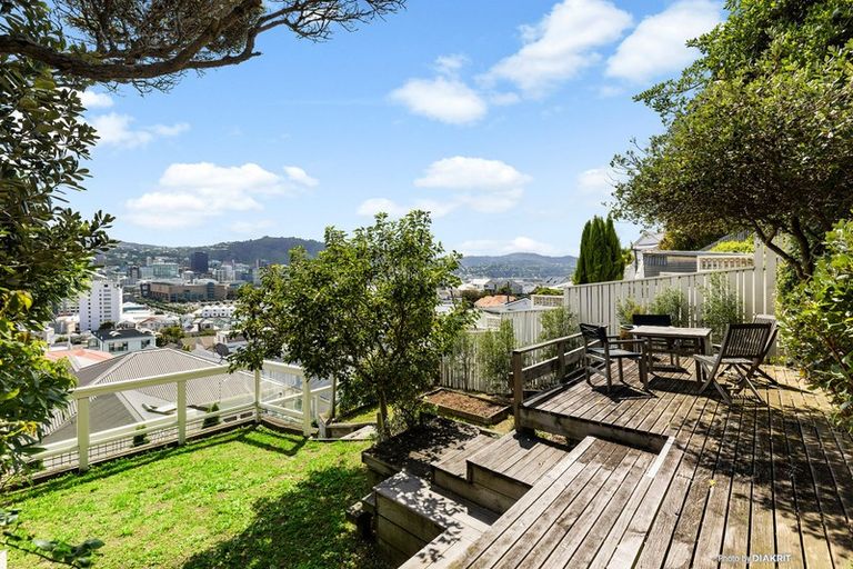 Photo of property in 16 Earls Terrace, Mount Victoria, Wellington, 6011