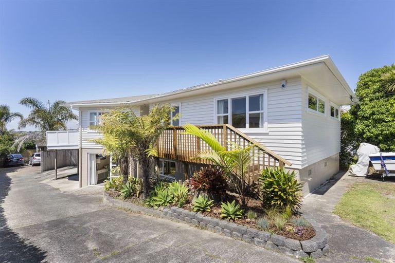 Photo of property in 16 Edgeworth Road, Glenfield, Auckland, 0629