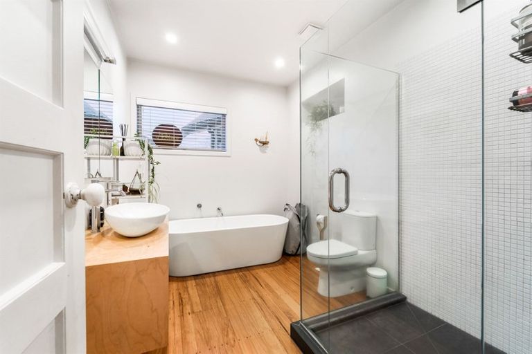 Photo of property in 17 Vincent Road, Northcote Point, Auckland, 0627