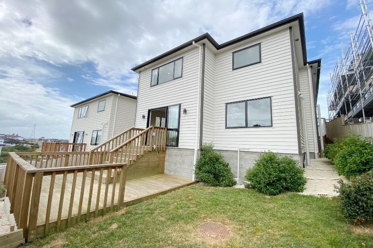 Photo of property in 42 Mcwhirters Farm Lane, Massey, Auckland, 0614