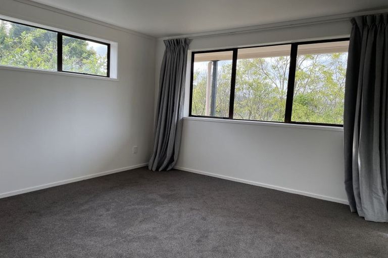 Photo of property in 2/84a Avonleigh Road, Green Bay, Auckland, 0604