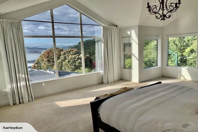 Photo of property in 16 Curnow Way, Kaiwharawhara, Wellington, 6035