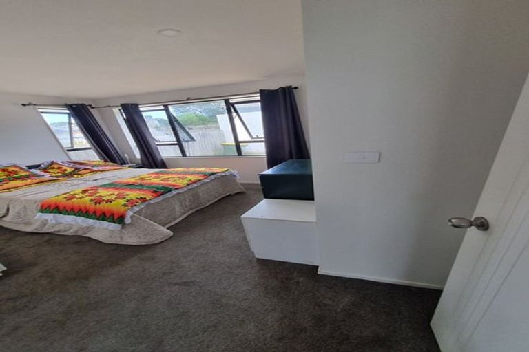 Photo of property in 2 Arnhem Place, Pukekohe, 2120