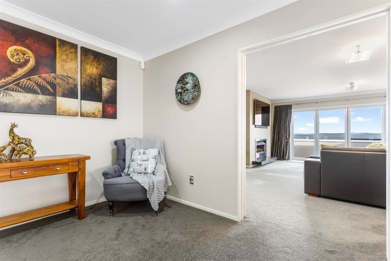 Photo of property in 26 Bernleigh Terrace, West Harbour, Auckland, 0618