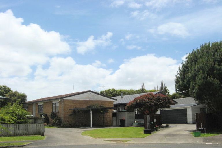 Photo of property in 2/8 Barcroft Place, Clendon Park, Auckland, 2103