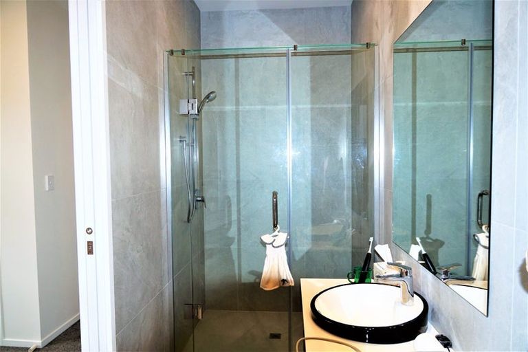 Photo of property in 17c Lavery Place, Sunnynook, Auckland, 0632