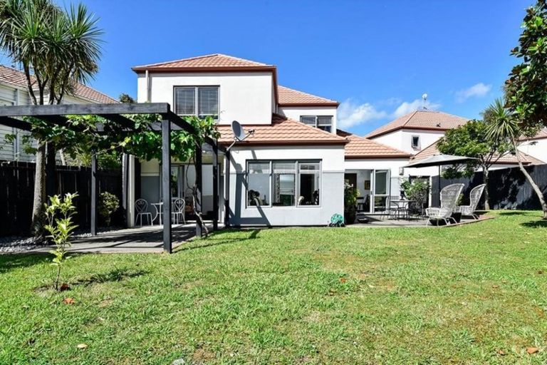 Photo of property in 16 Chettle Court, New Lynn, Auckland, 0600